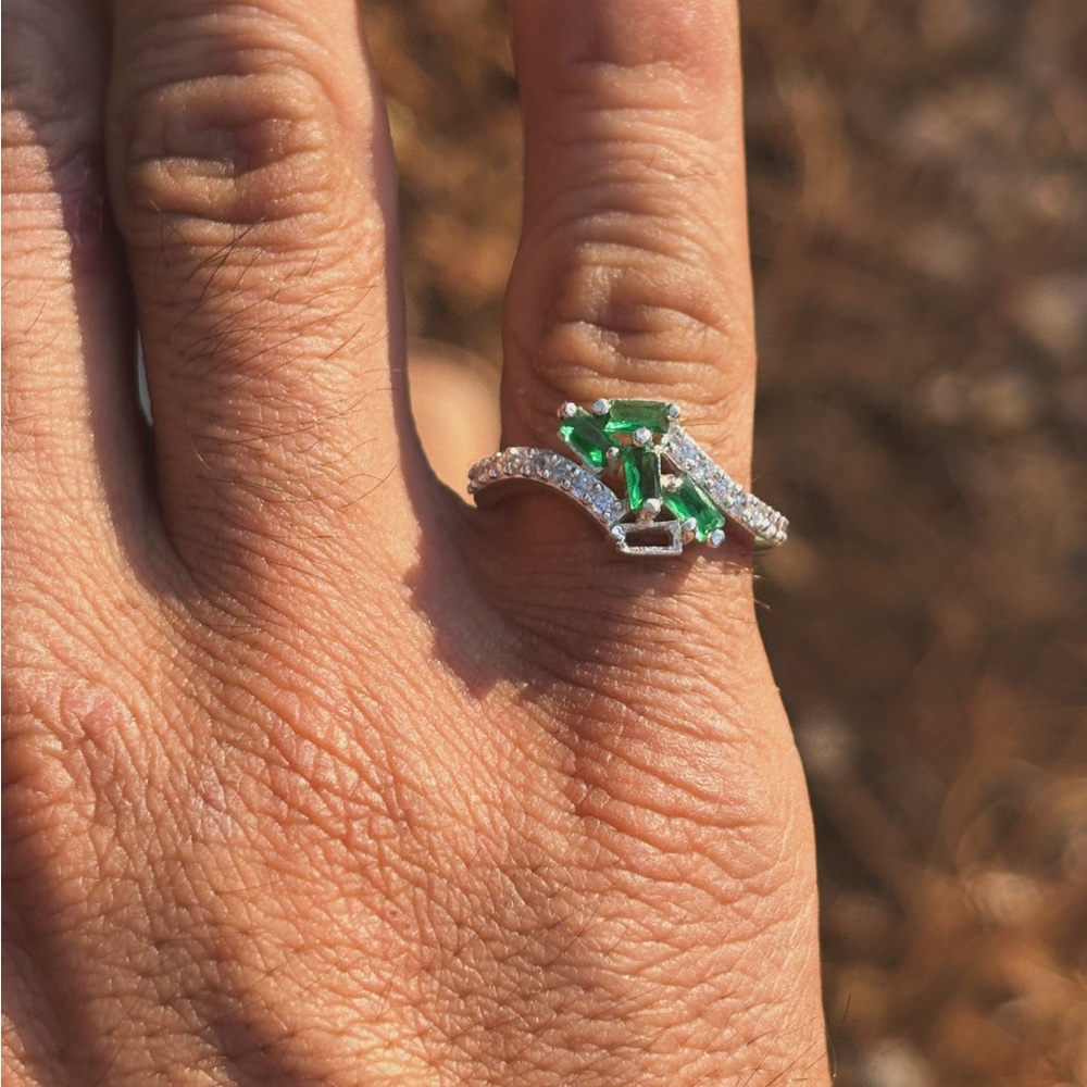 Stunning Silver Ring with Green Gemstone